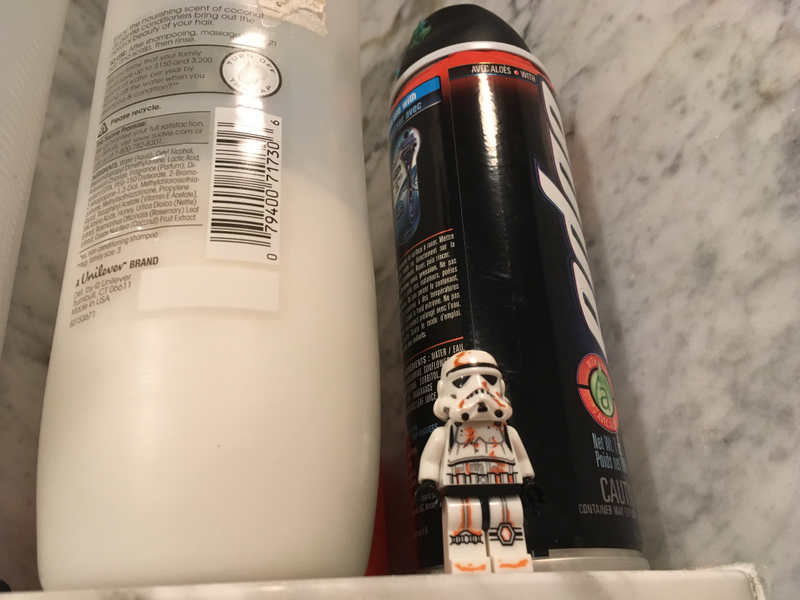 The conditioner to the left is not mine.